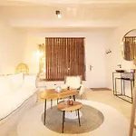 Luxueux appartement, centre historique 50m du port et de la plage de la Ponche