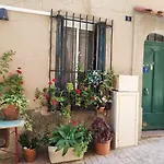 Superb Central Apartment, Air-Conditioned, Parking