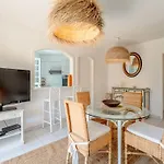 Le St Anne - Pool & Balcony - Shellter-Rentals