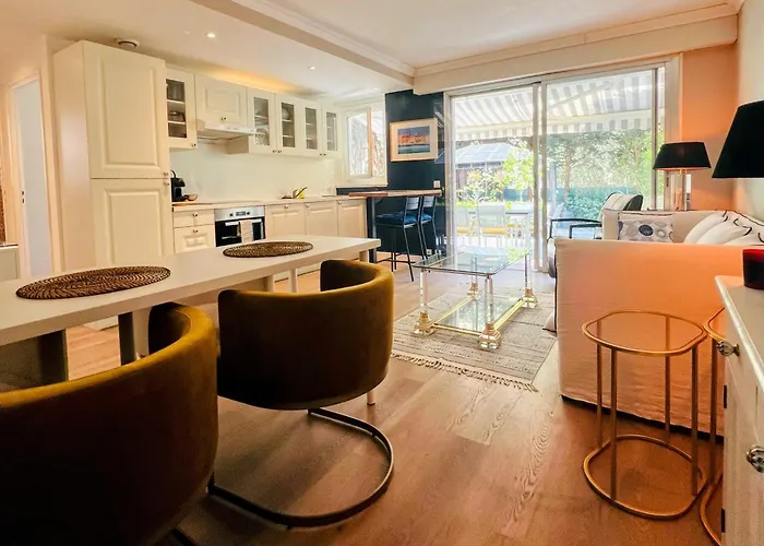 Superbe Appartement Avec Terrasse Jardin Et Parking Prive