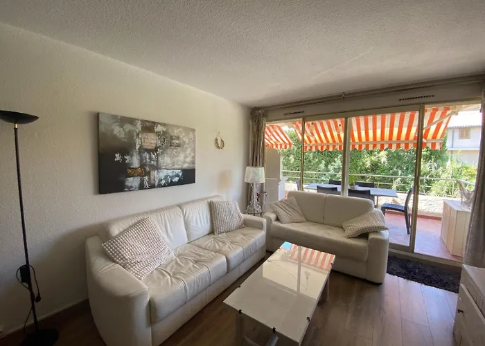 Appartement 4 P Avec Grande Terrasse, Piscine, Parking Dans Saint Tropez Centre