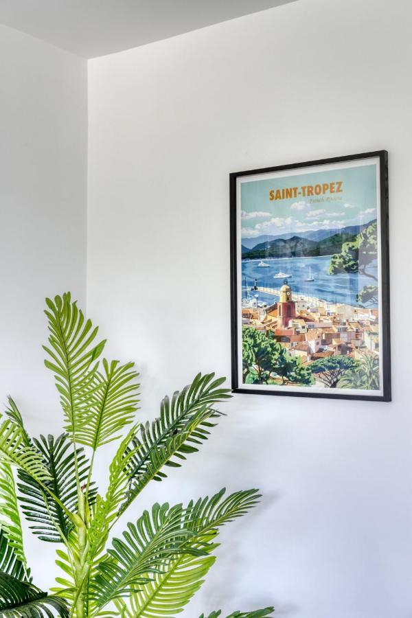 3 With Sea View Terraces In Peace Saint-Tropez