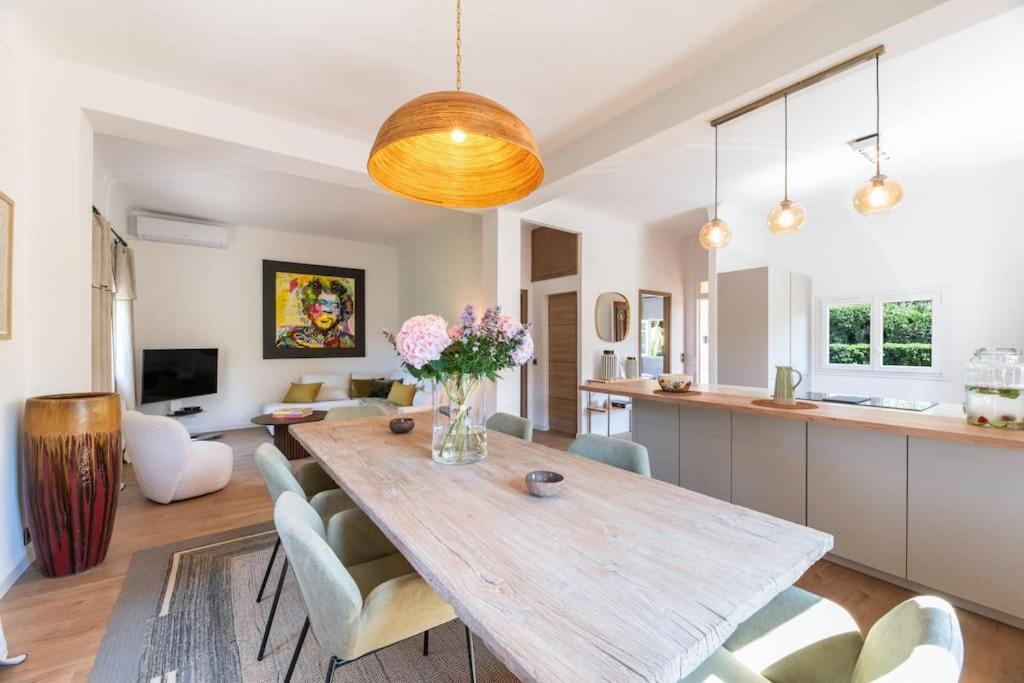 Maison Tropezienne En Plein Centre Avec Jardin Et Piscine Villa