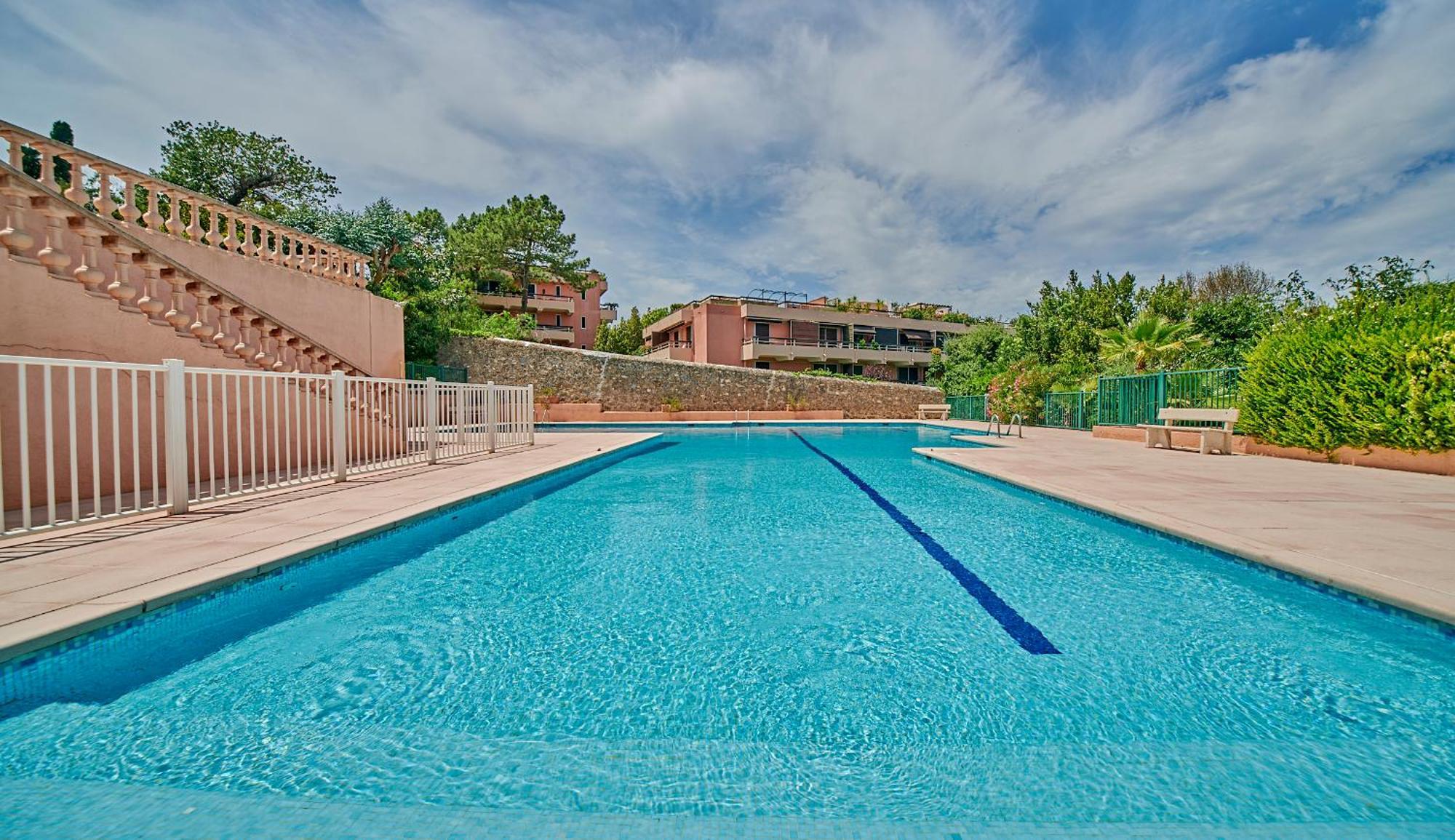 Sunset-apartment St-tropez-swimming Pool-parking Apartamento