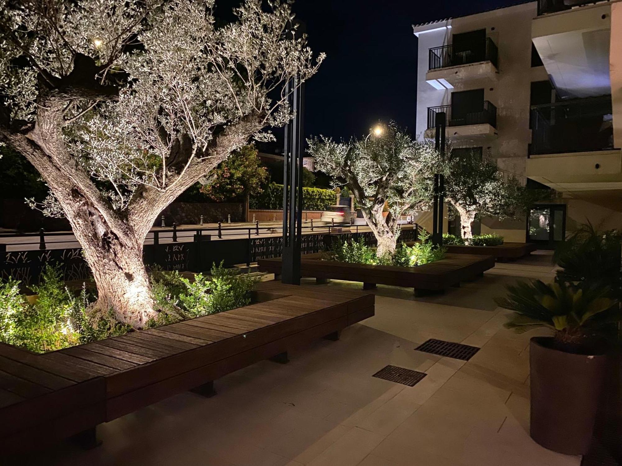 Exclusive With Parking Apartment *
