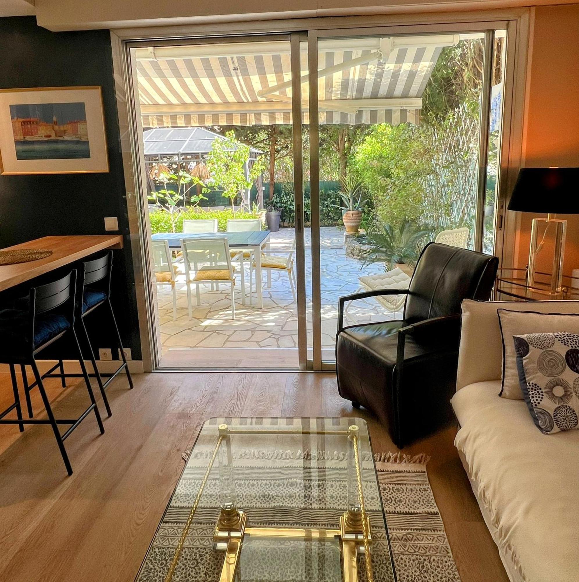 Superbe Avec Terrasse Jardin Et Parking Prive * Saint-Tropez