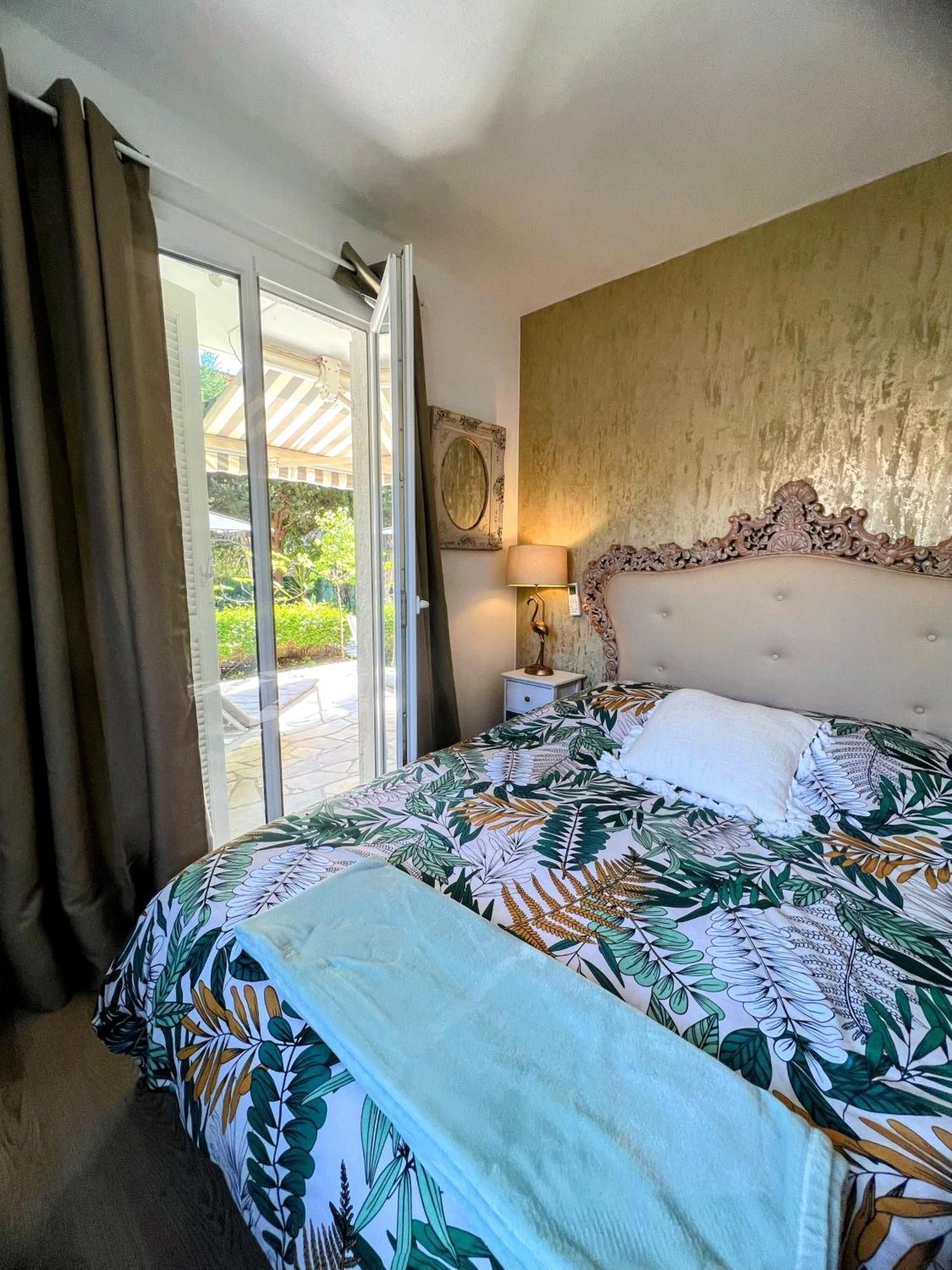 Superbe Avec Terrasse Jardin Et Parking Prive * Saint-Tropez