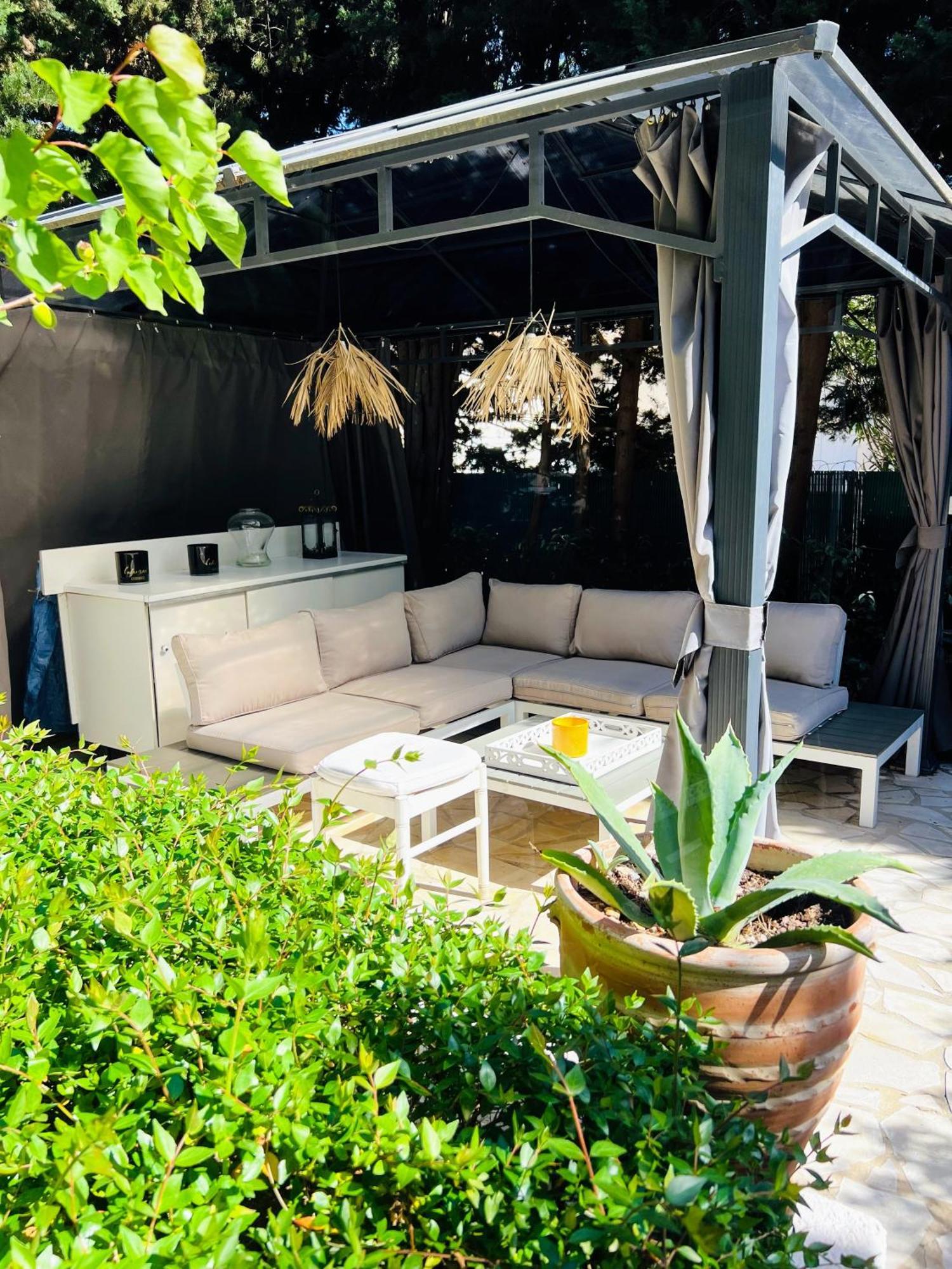 Superbe Avec Terrasse Jardin Et Parking Prive Apartment