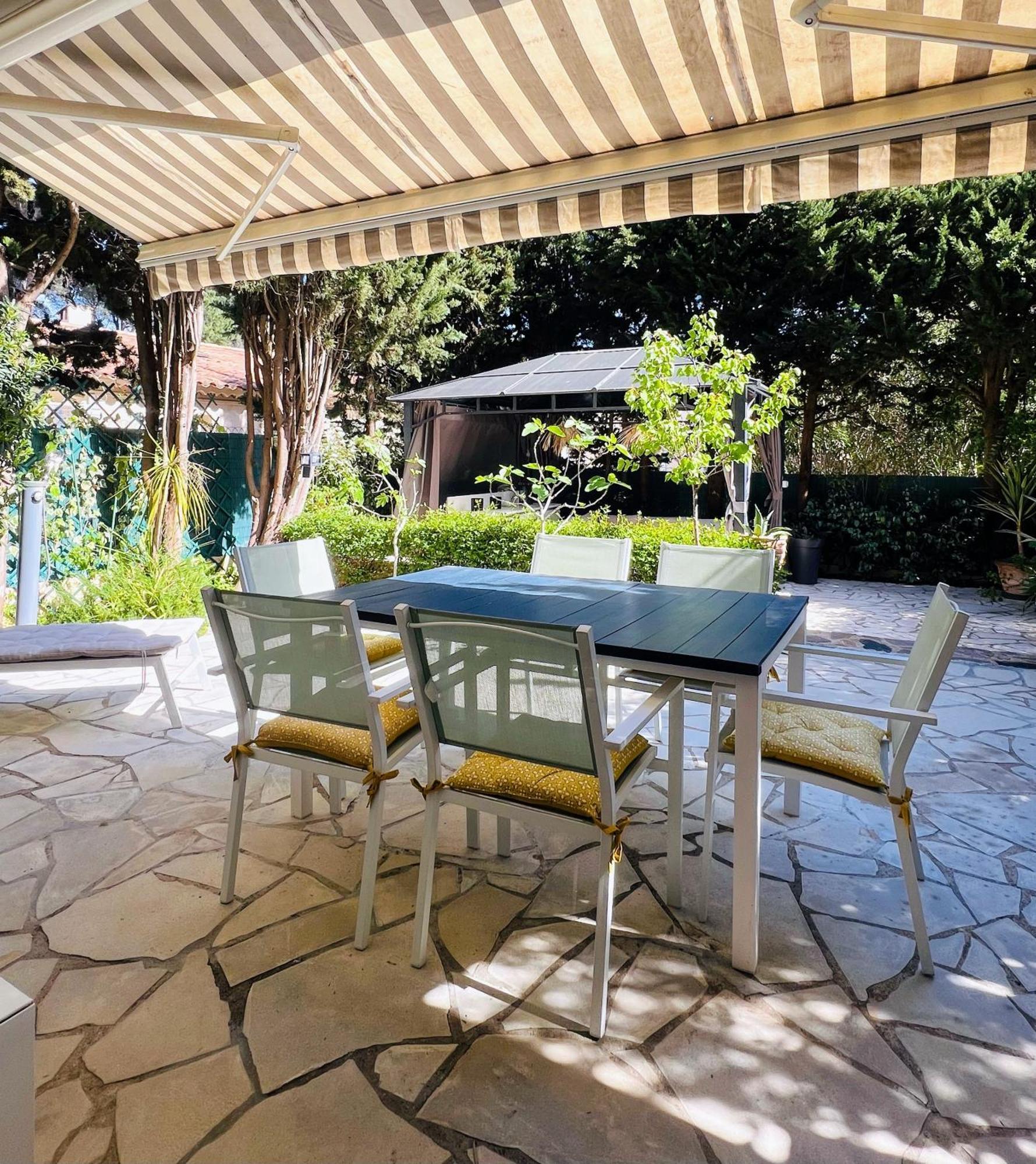 Superbe Avec Terrasse Jardin Et Parking Prive * Saint-Tropez