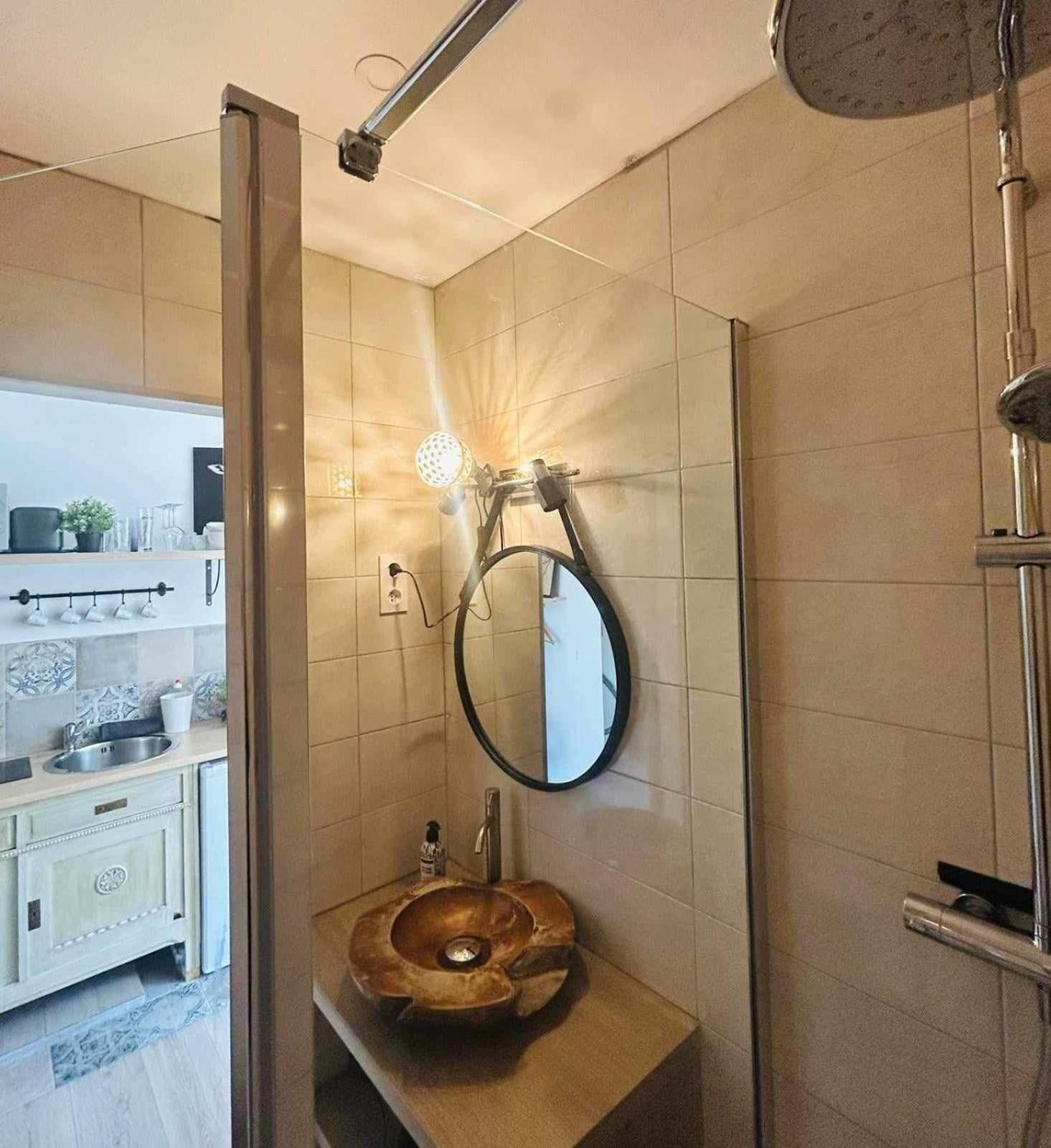 7 Eden Apartment *
