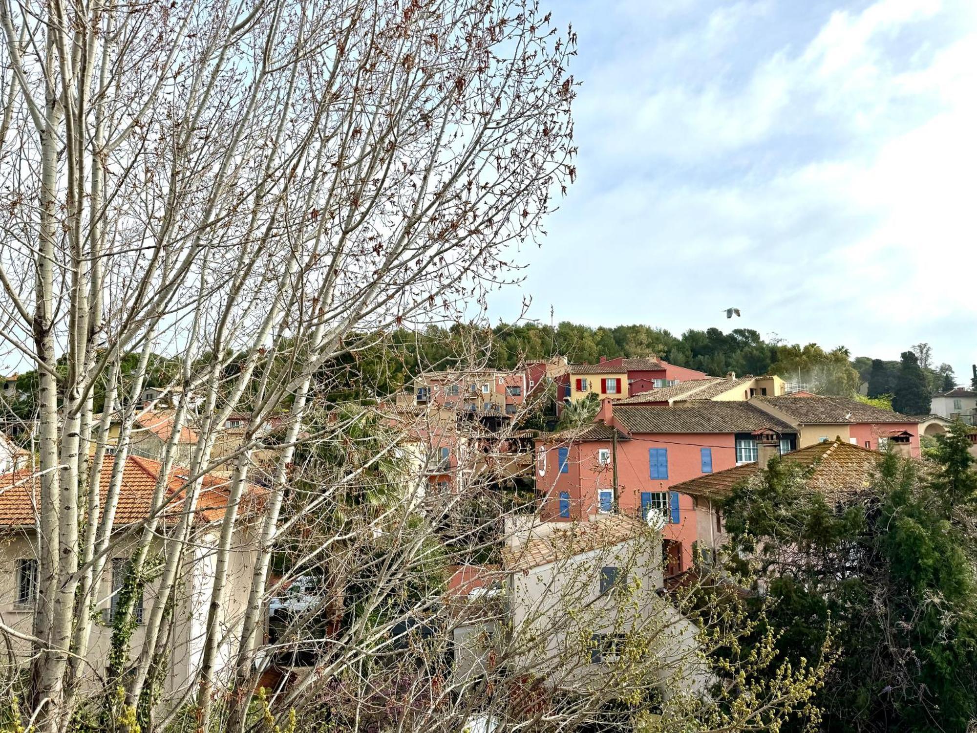 Apartment Place Des Lices, Parking, 75m2, Standing Saint-Tropez