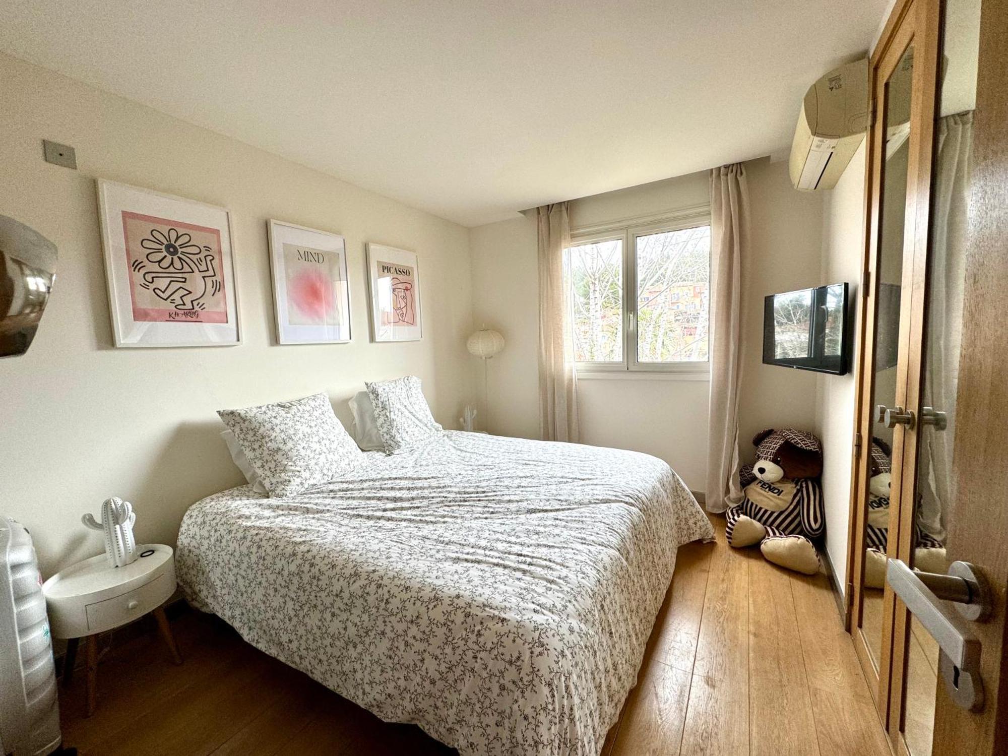 Apartment Place Des Lices, Parking, 75m2, Standing *