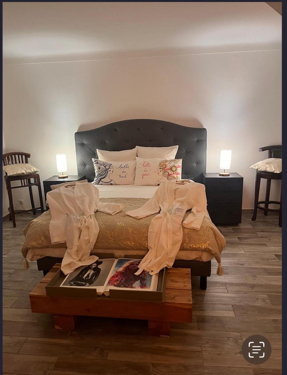 Romana Couette-café Saint-Tropez