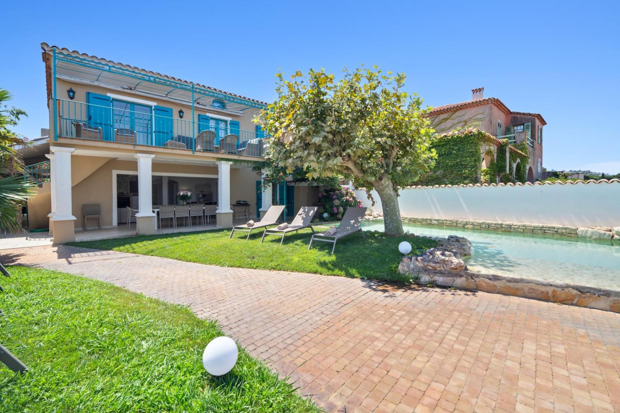 La Desirade - Les Pieds Dans L'eau - La Bouillabaisse - St Tropez - 14 Personnes Villa *