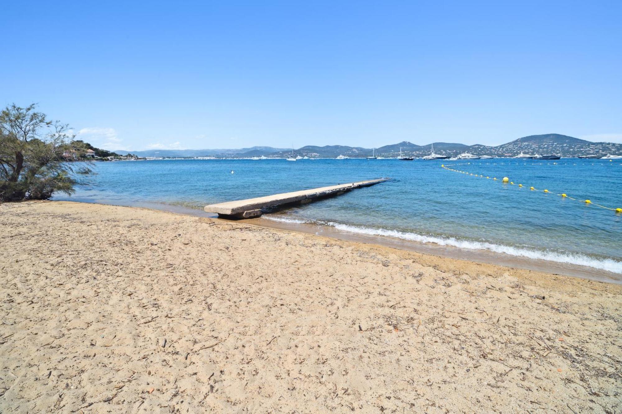La Desirade - Les Pieds Dans L'eau - La Bouillabaisse - St Tropez - 14 Personnes *
