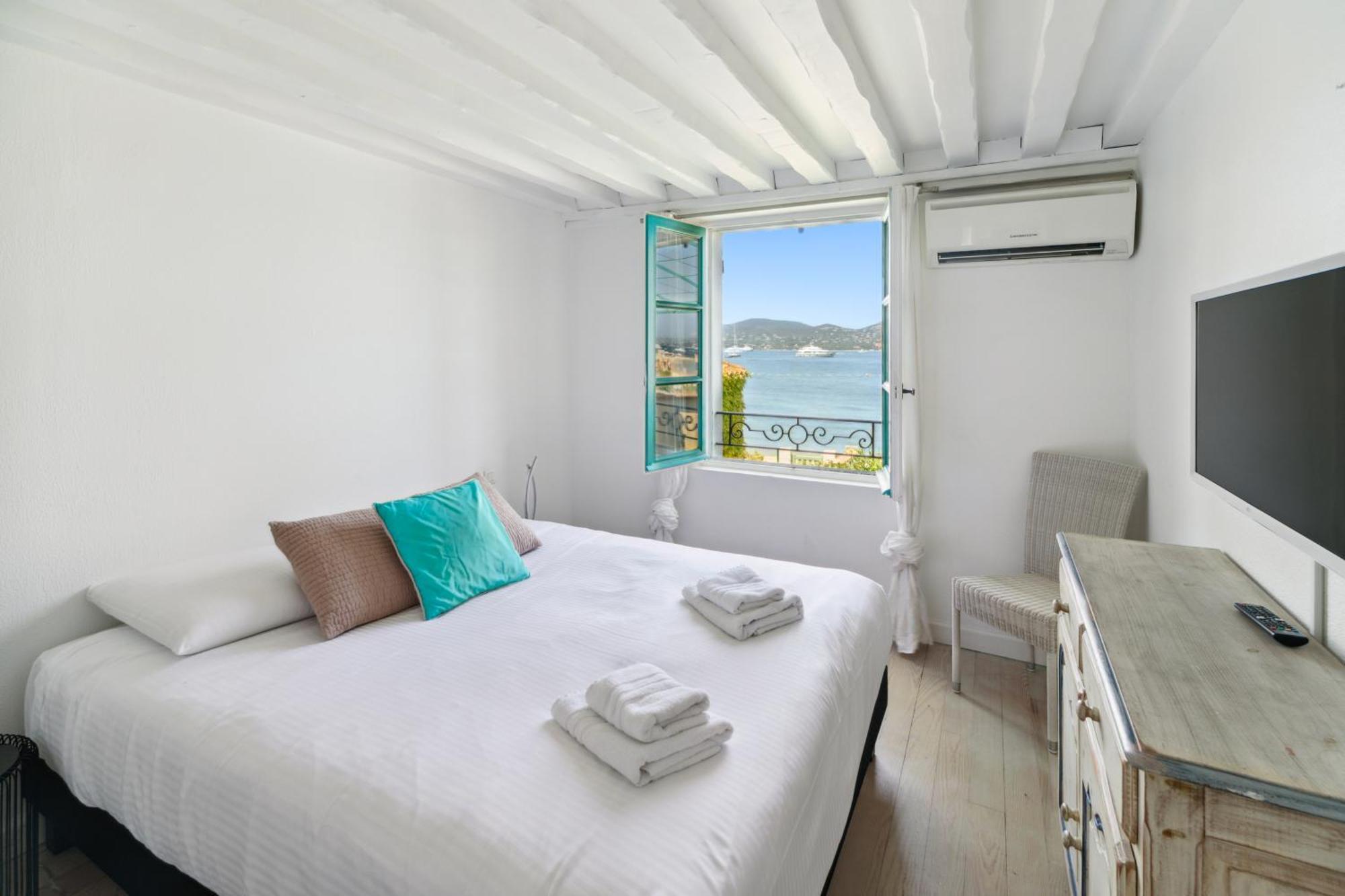 La Desirade - Les Pieds Dans L'eau - La Bouillabaisse - St Tropez - 14 Personnes Villa Saint-Tropez