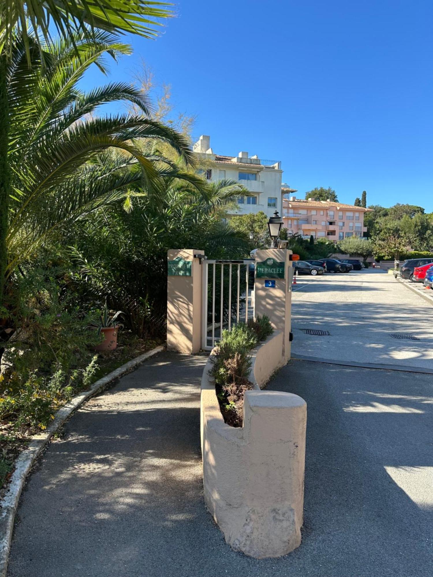 - 40 M2 Apartment *