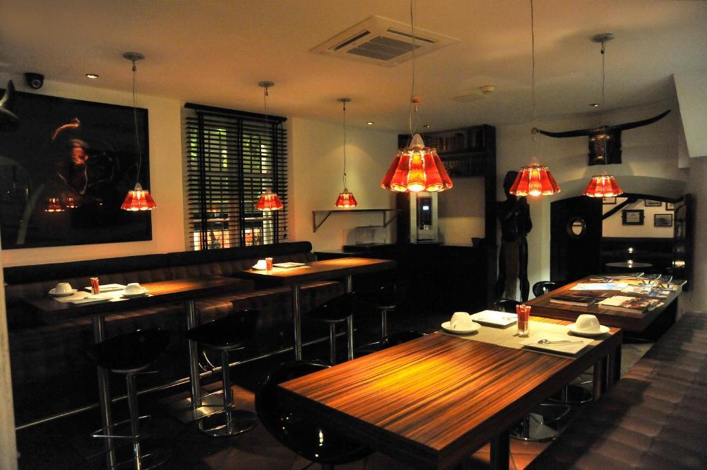 B Hotel 3*