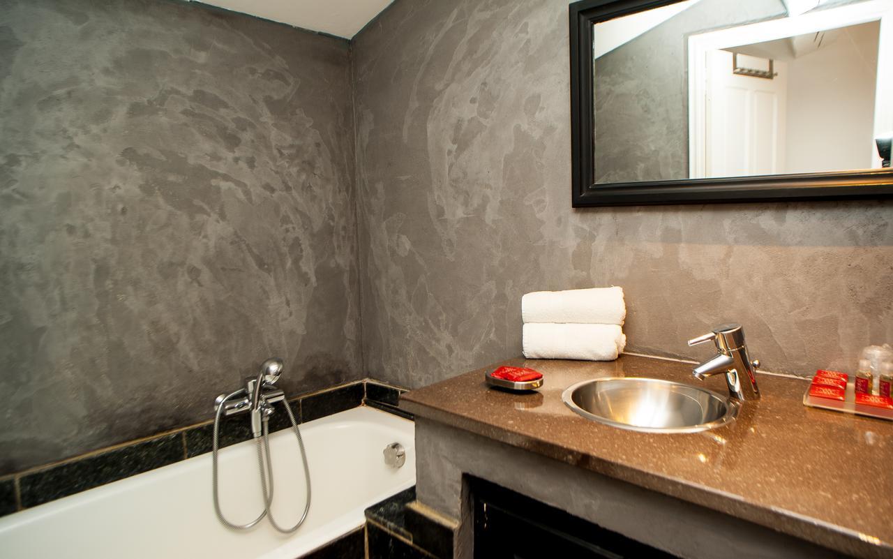 Hotel B 3*