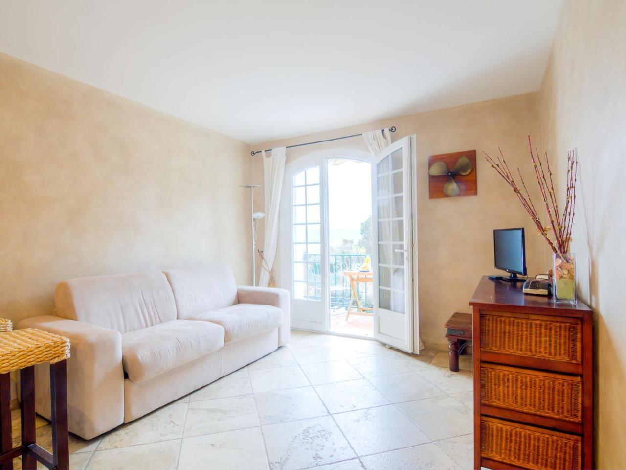 Les Carles By Interhome