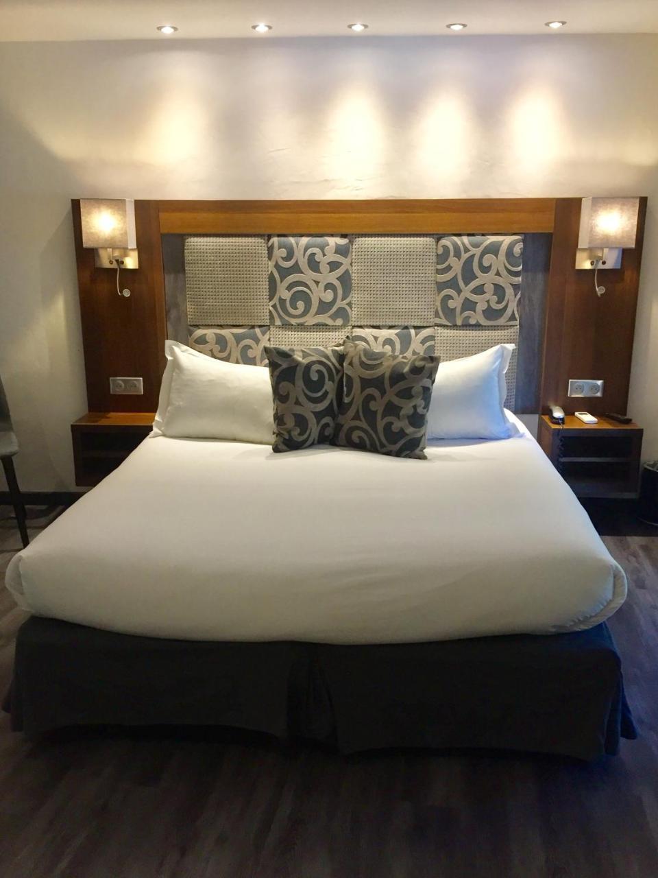 Hotel B
