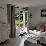 Magnifique Rez De Jardin Tropezien