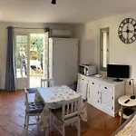 Superbe Emplacement , Terrasse Et Parking!