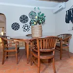 Rare: 110M² Climatises Avec Terrasse. 2 Chambres
