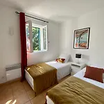 Villa Vue Mer Donnant Sur Le Golfe De St Tropez, 2 Chambres, 6 Pers, Piscine Commune