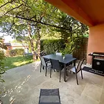 Villa Vue Mer Donnant Sur Le Golfe De St Tropez, 2 Chambres, 6 Pers, Piscine Commune