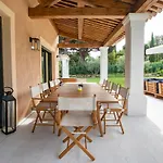 Sumptuous Villa Facing The Bay Of Canebiers