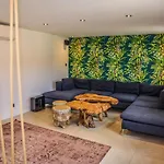 CASA JUNGLE / Place des lices / Duplex refait à neuf