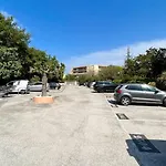 Appartement Avec Jardin Au Coeur De Saint-Tropez.