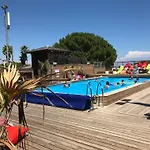 Mobil Home Plage De Pampelonne Sur Un Tres Bel Emplacement Surplombant La Baie De Pampelonne