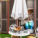 La Bravade Luxe Et Serenite Au Coeur De Saint-Tropez Suites Spacieuses Avec Jardin Enchanteur