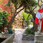 Lou Pitchoun Luxe Et Serenite Au Coeur De Saint-Tropez Suite Familiale Avec Chambre Separee Avec Jardin Enchanteur Pour 4 Adultes Et 1 Enfant