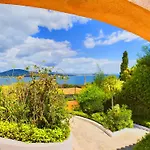 Enchanting Studio + Pool St Tropez