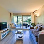 2 Pieces, Piscine Et Parking Centre De St Tropez