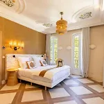 Le Clos De La Pinede Avec Ses Luxueuses Chambres 300 E Par Chambre
