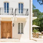 Le Clos De La Pinede Chambre Deluxe A 300 Euros