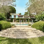 Villa Capilla, Sea View