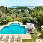Villa Capilla, Sea View