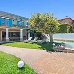 Villa La Desirade - Les Pieds Dans L\'Eau - Plage La Bouillabaisse - St Tropez - 14 Personnes