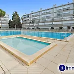 Air-Conditioned Studio With Swimming Pool In St Tropez