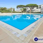 Air-Conditioned Studio With Swimming Pool In St Tropez