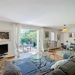 House 95M In A Quiet Area In Saint-Tropez