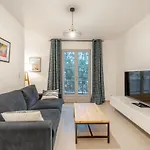 La Suite D\'Oscar L New, Terrace L Shellter Rentals