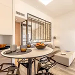 Design Apartment With A Sea View In St-Tropez Port