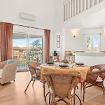 3 Bdr Apt - Clos Sainte Anne