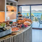 Tinah Saint-Tropez